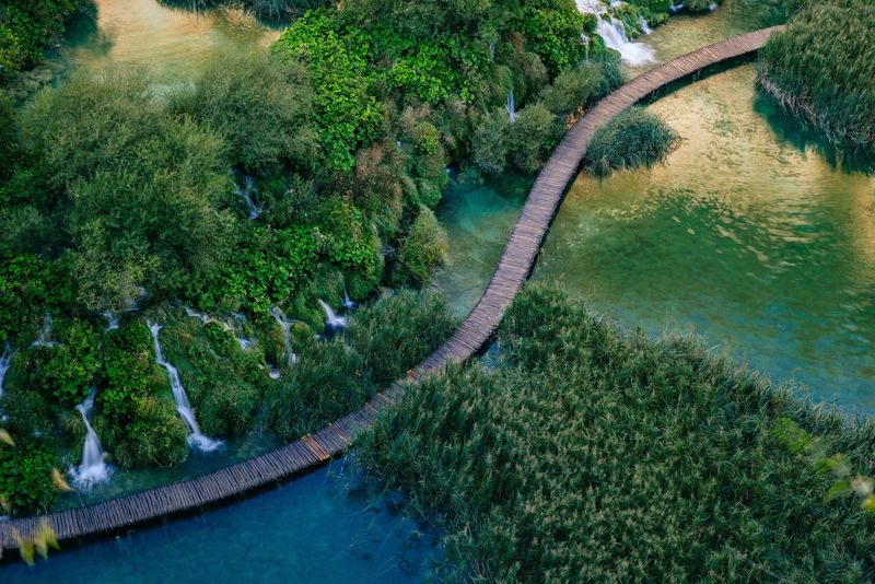 克罗地亚国家公园普里特维兹湖美丽的瀑布