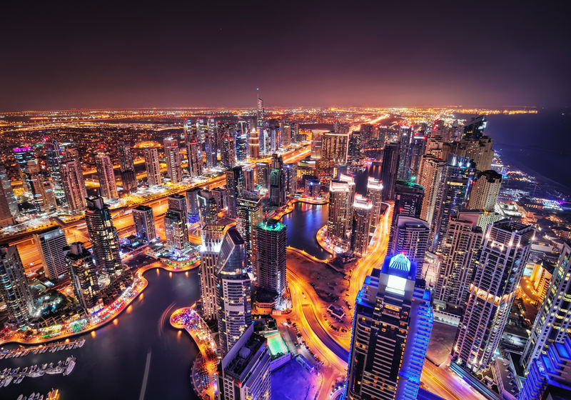 迪拜码头夜景。迪拜码头，阿拉伯联合酋长国