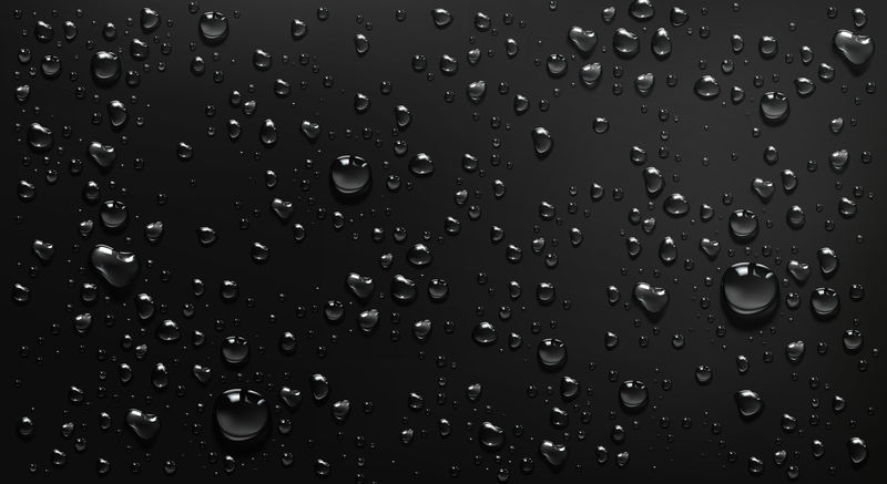 凝结水滴在黑色玻璃背景上