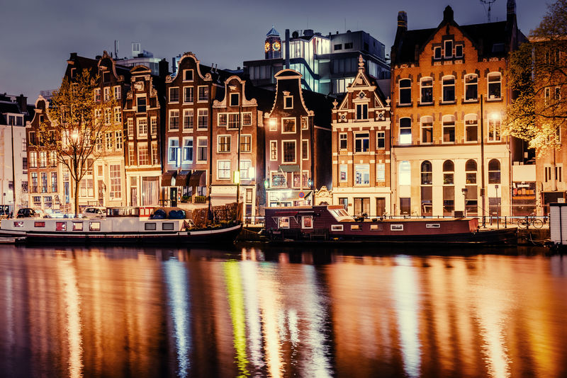 阿姆斯特丹美丽的夜晚建筑物夜间照明