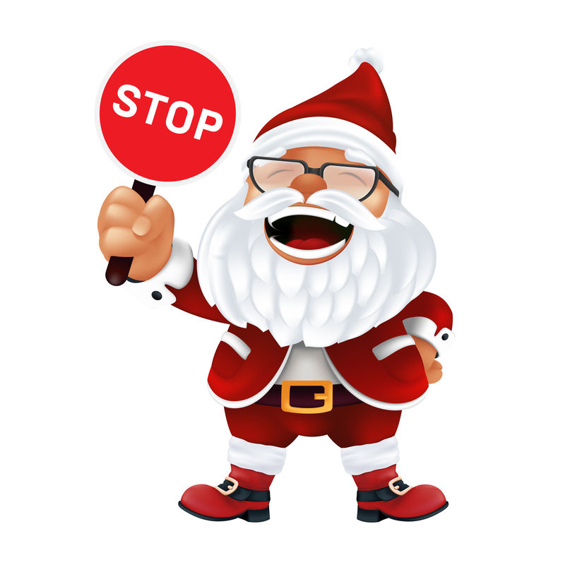 滑稽卡通圣诞老人戴着红帽子和眼镜。笑嘻嘻的圣诞角色穿着传统服装，手持白色背景上孤立的停止标志