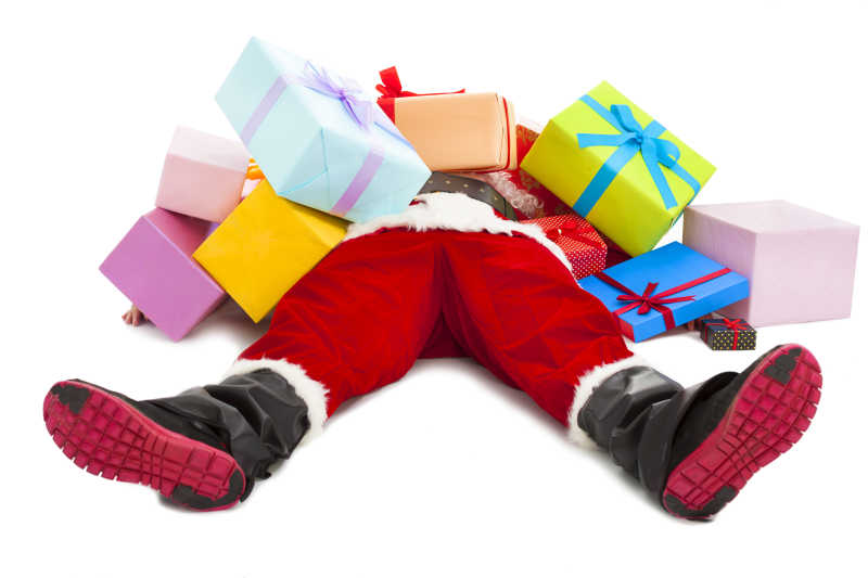 躺在地上被礼物埋起来的圣诞老人