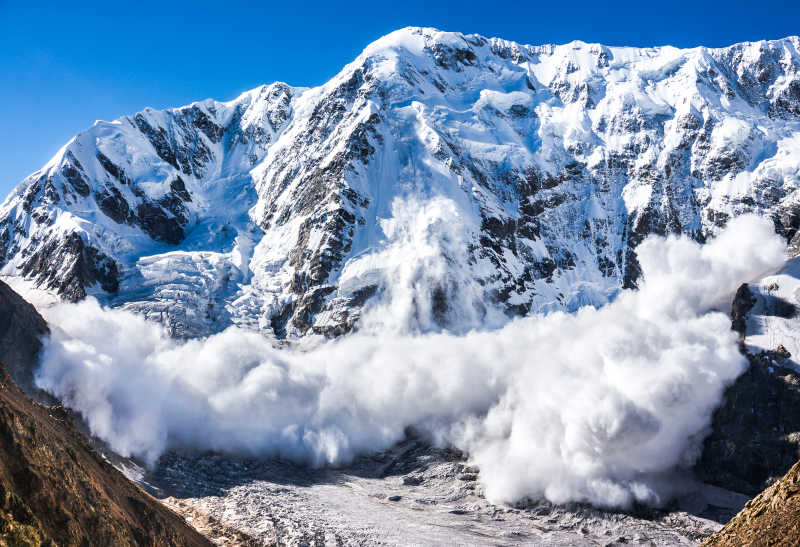 高山大雪崩