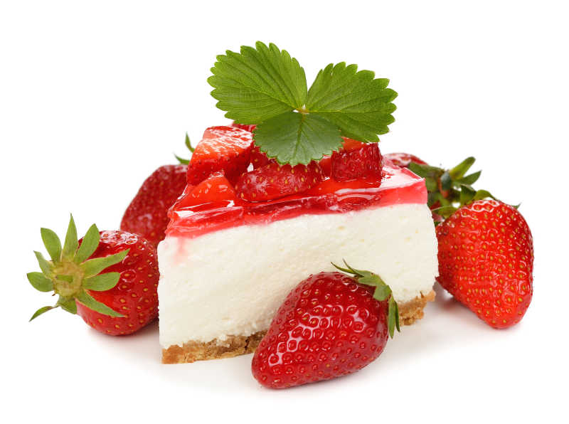 白色背景草莓芝士蛋糕