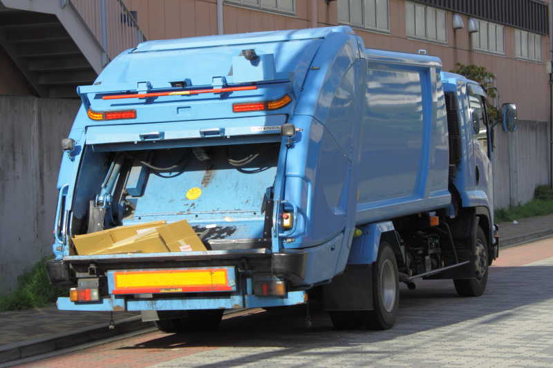 路边的垃圾清掃車