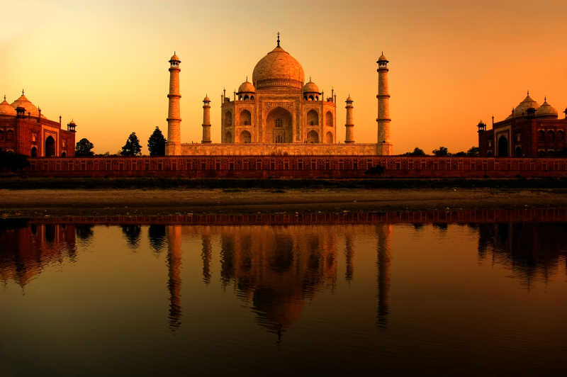 夕阳下的印度泰姬陵
