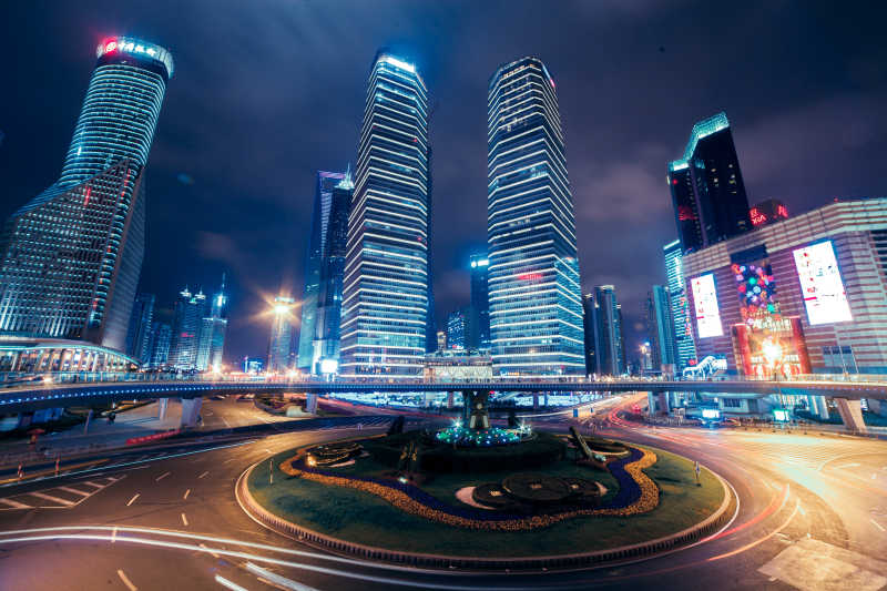 美丽的上海摩天大楼夜景