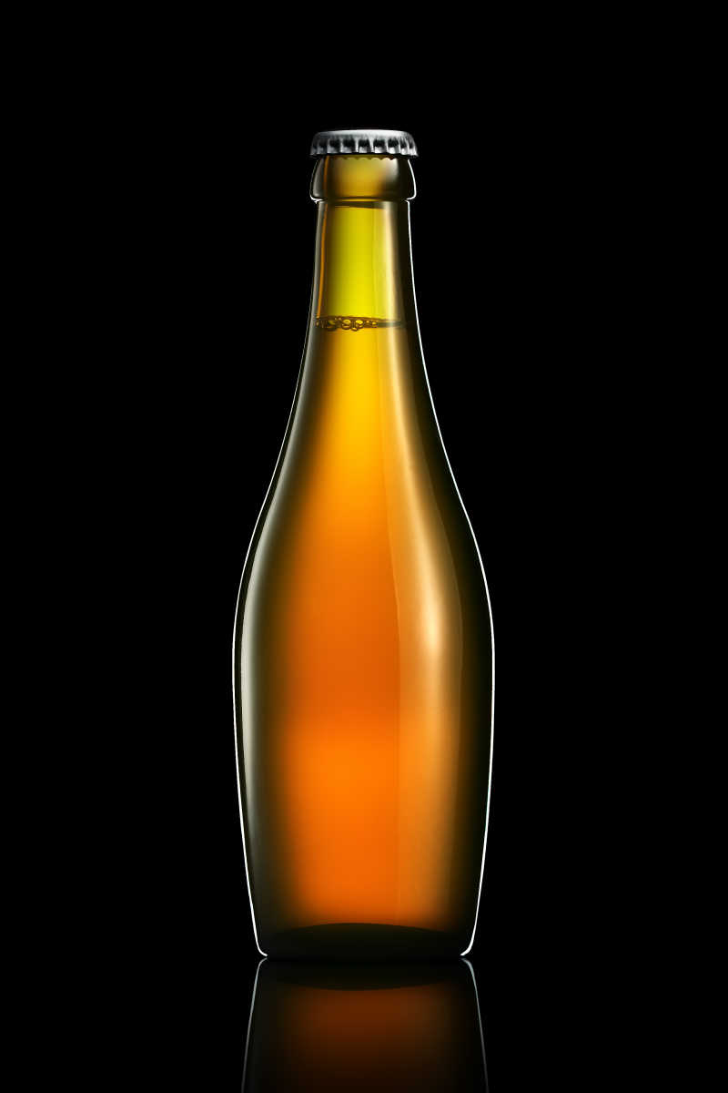 橘色的美丽玻璃啤酒瓶