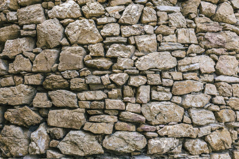简陋的岩石墙壁