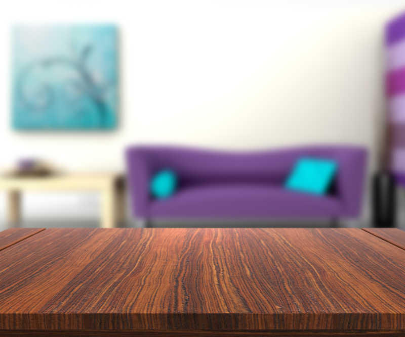 客厅里的棕色木纹桌子