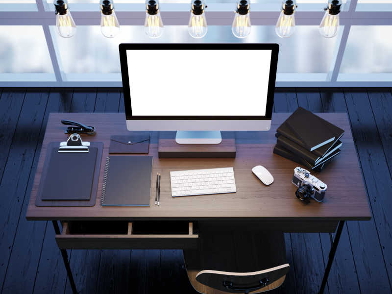通用办公室计算机屏幕和工作空间的模拟与全景窗口
