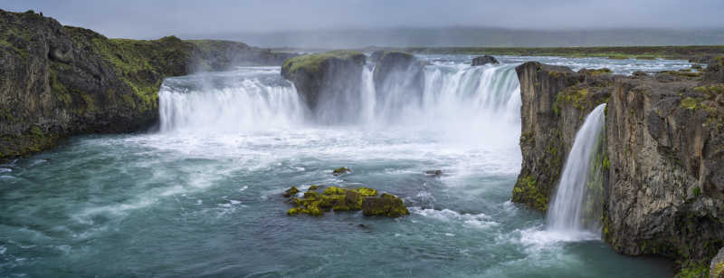 冰岛云彩瀑布景观