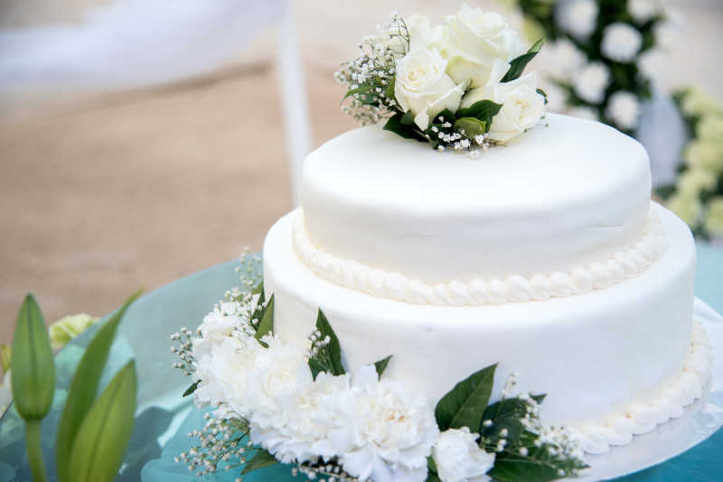 婚礼上的白色婚礼蛋糕