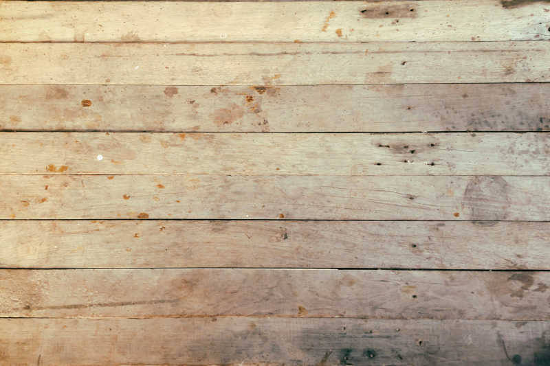 地上陈旧发霉的木板