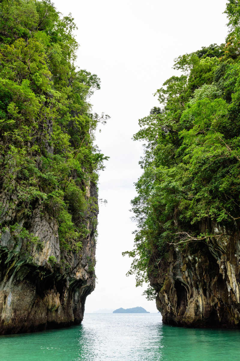 风景秀丽的泰国甲米红岛峡谷风景