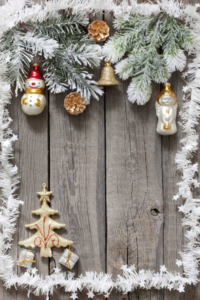 木制背景上的圣诞节装饰