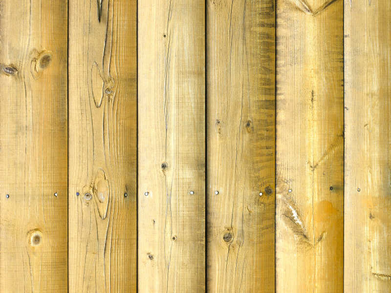 墙壁上原木色的木板