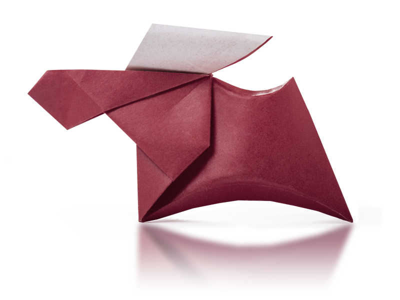 深红色小鹿折纸造型