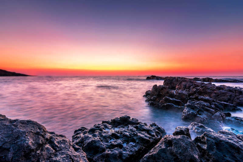 美丽的海上夕阳风景