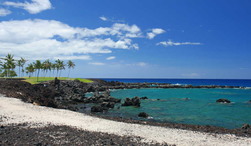 夏威夷海滩蓝天绿色风景