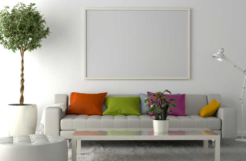 室内沙发和墙上的空白画框