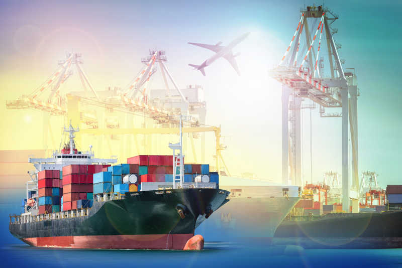 港口的物流运输集装箱货船和货运飞机
