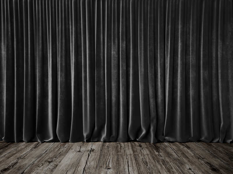 舞台上紧闭 的黑色窗帘