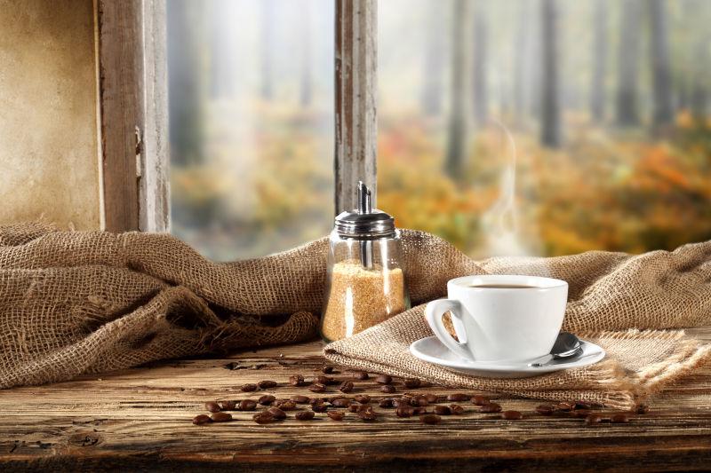 窗台上的甜咖啡