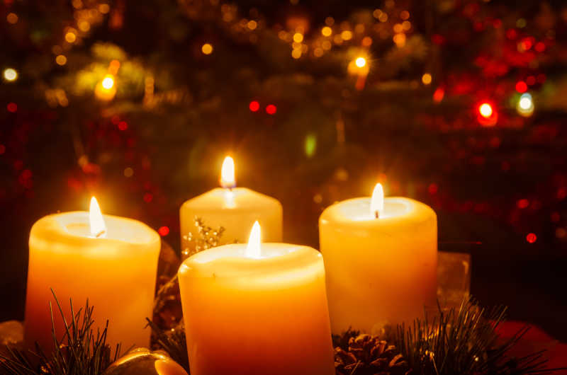 圣诞节燃烧的四根蜡烛