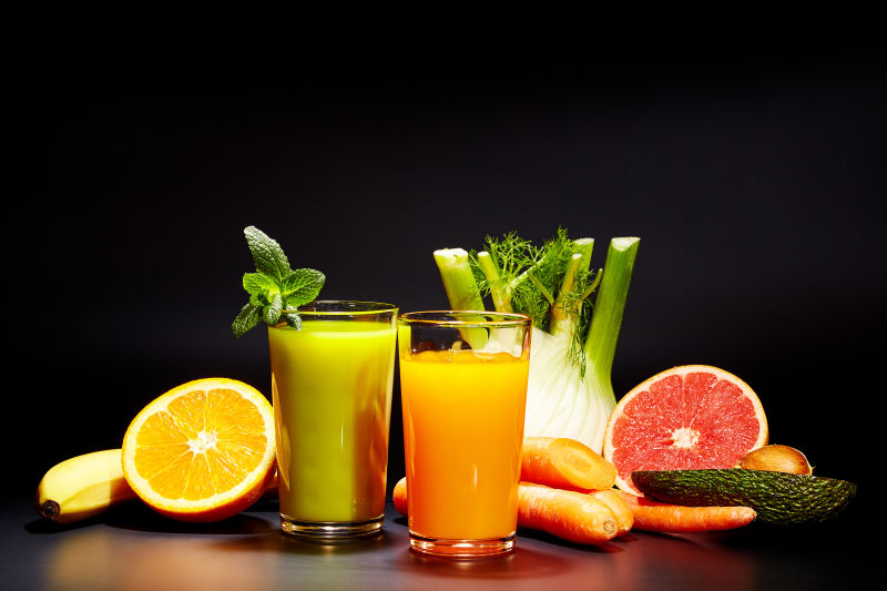 健康的水果汁与蔬菜水果