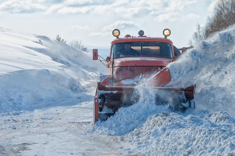 冬季暴雪后城际公路除雪机械