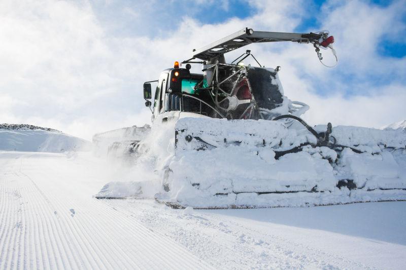 奥地利滑雪场雪花整理机