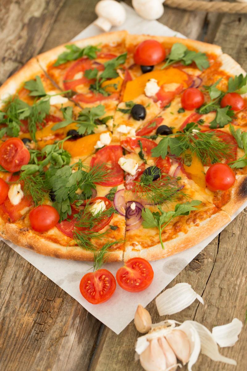 自制美味的蔬菜披萨