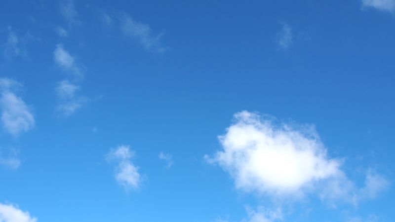 蔚蓝空中美丽的白云